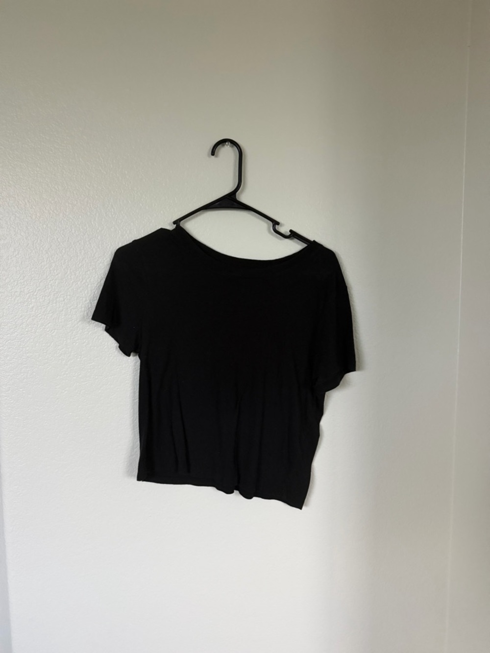 Forever 21 Black Short Sleeve Crewneck Tee